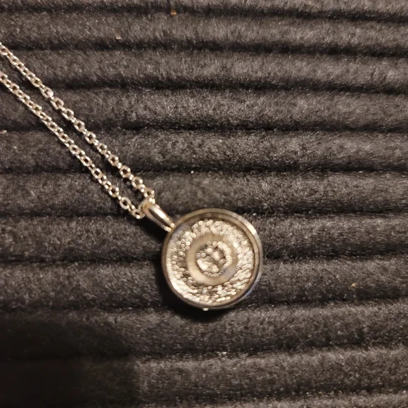 Swarovski Crystals Halo Necklace NWOT - Picture 2 of 7